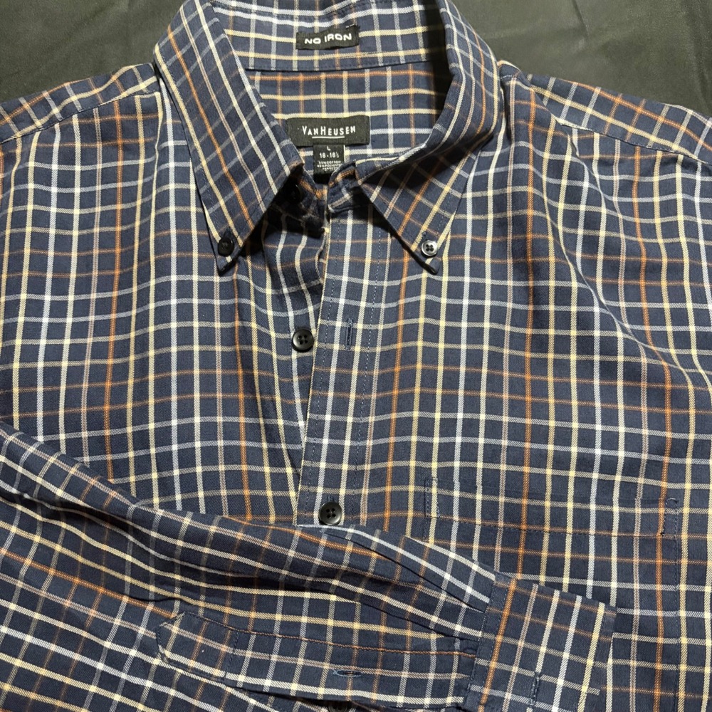 Van Heusen Mens L Long Sleeve Button Down Shirt No Iron Plaid Navy Blue EUC
